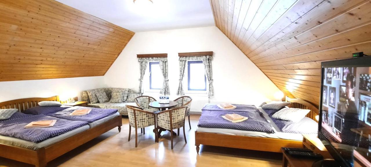 Hotel Perla Jizery Josefŭv Dŭl Exteriör bild