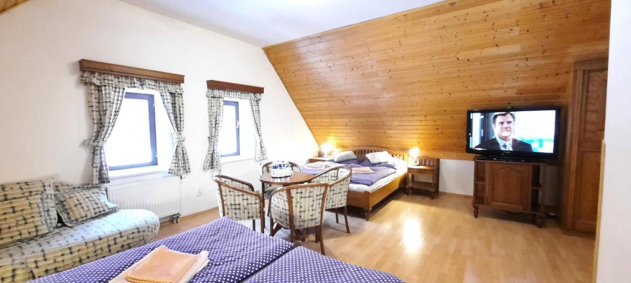 Hotel Perla Jizery Josefŭv Dŭl Exteriör bild