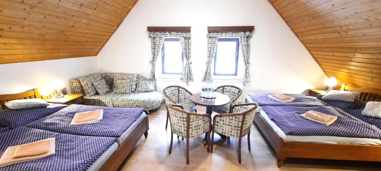 Hotel Perla Jizery Josefŭv Dŭl Exteriör bild