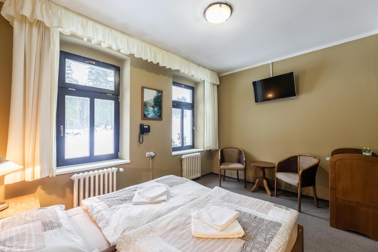 Hotel Perla Jizery Josefŭv Dŭl Exteriör bild