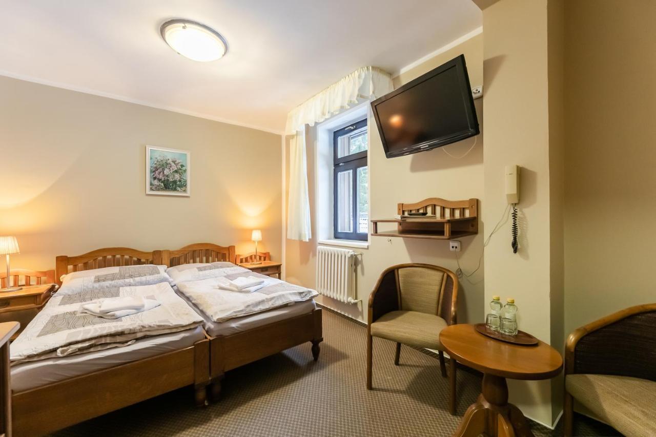 Hotel Perla Jizery Josefŭv Dŭl Exteriör bild