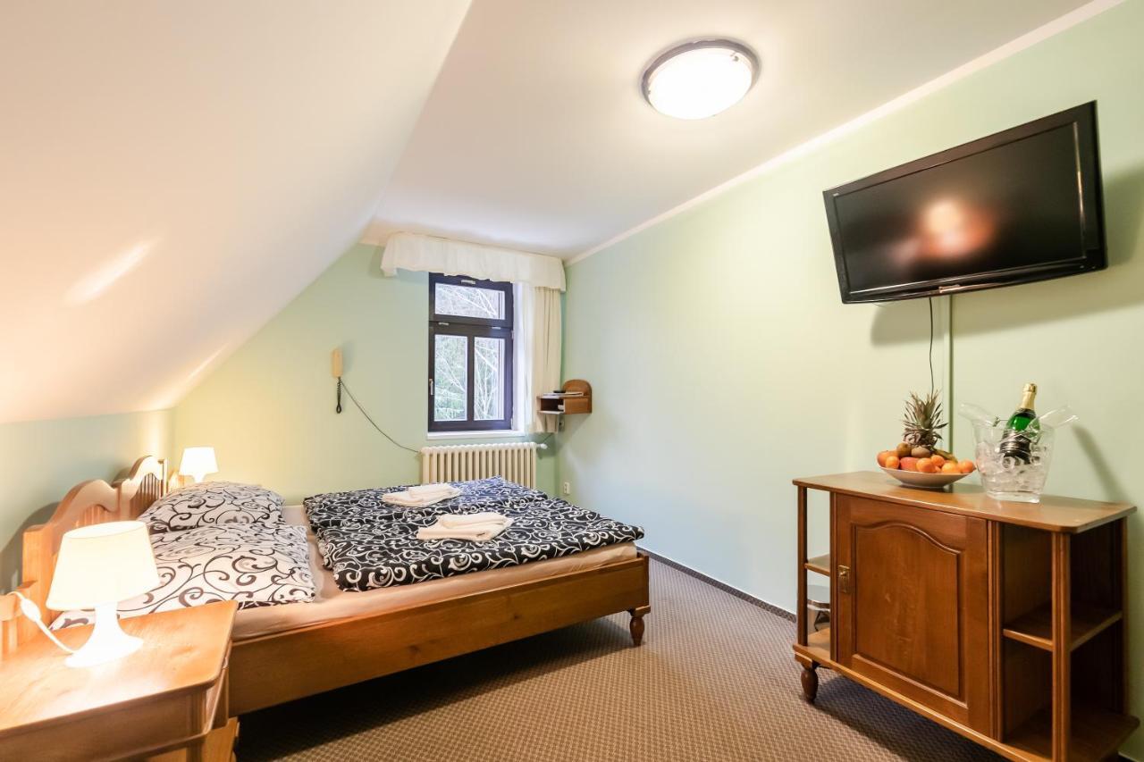 Hotel Perla Jizery Josefŭv Dŭl Exteriör bild