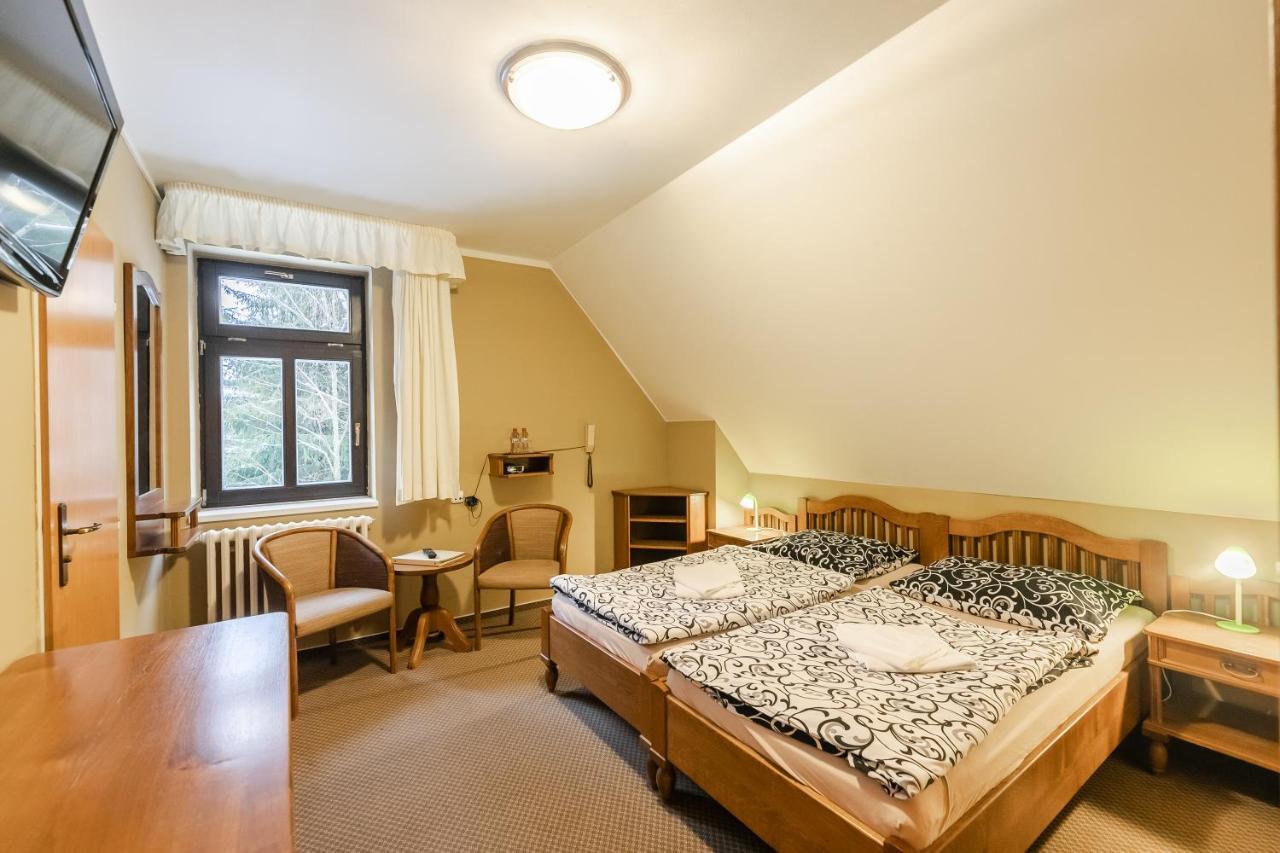 Hotel Perla Jizery Josefŭv Dŭl Exteriör bild