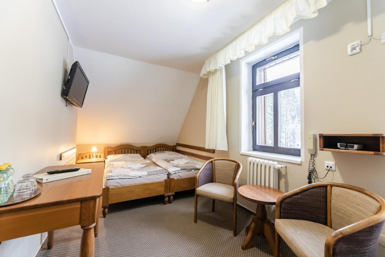 Hotel Perla Jizery Josefŭv Dŭl Exteriör bild