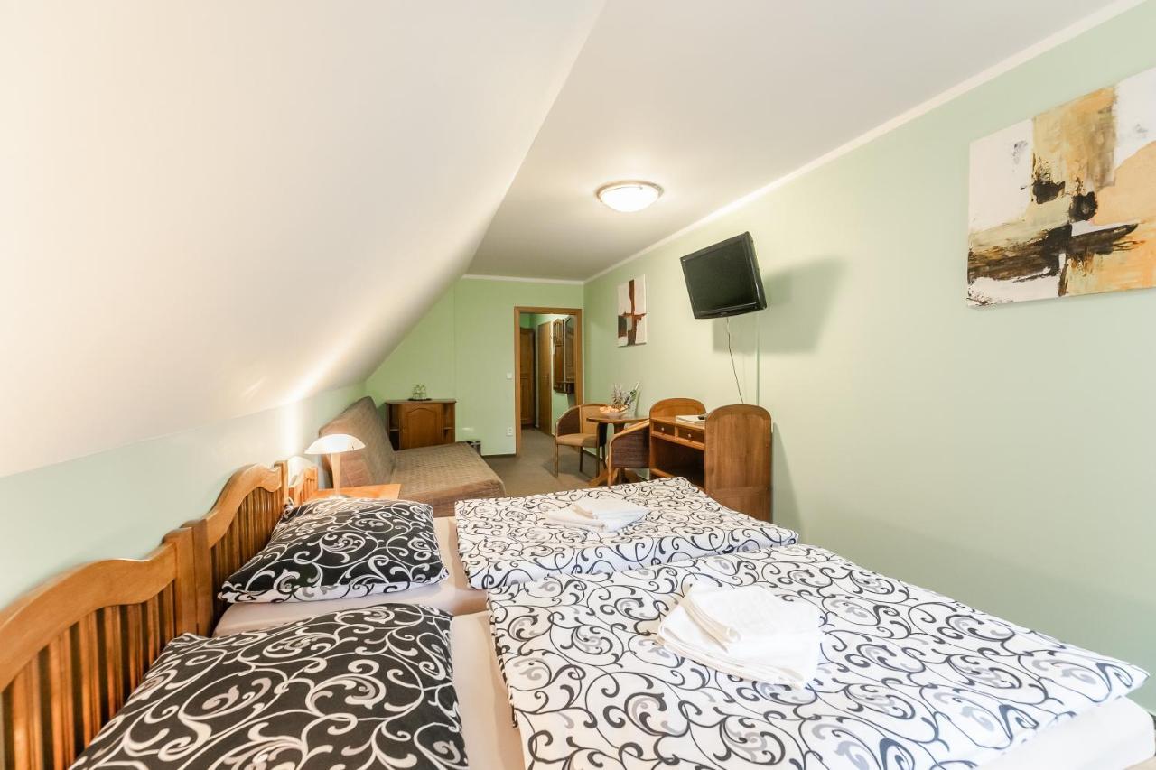 Hotel Perla Jizery Josefŭv Dŭl Exteriör bild