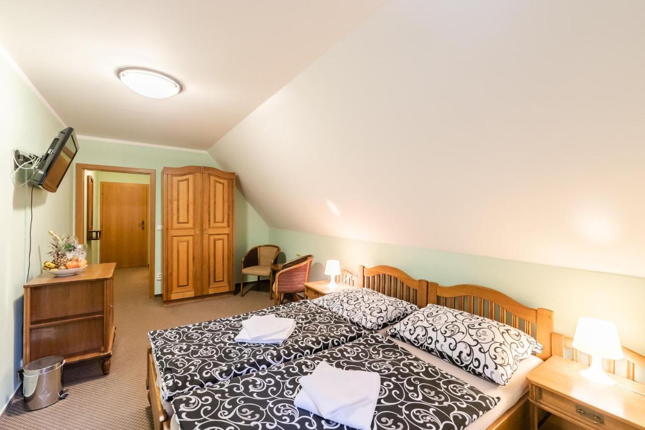 Hotel Perla Jizery Josefŭv Dŭl Exteriör bild